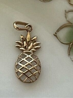 10k Yellow Gold Pineapple Charm Pendant - Women Jewelry